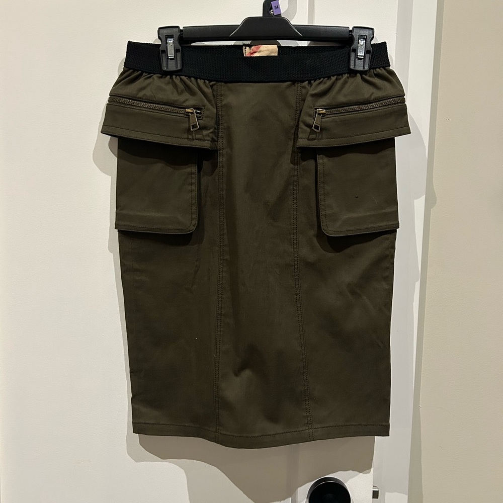 Burberry army green skirt